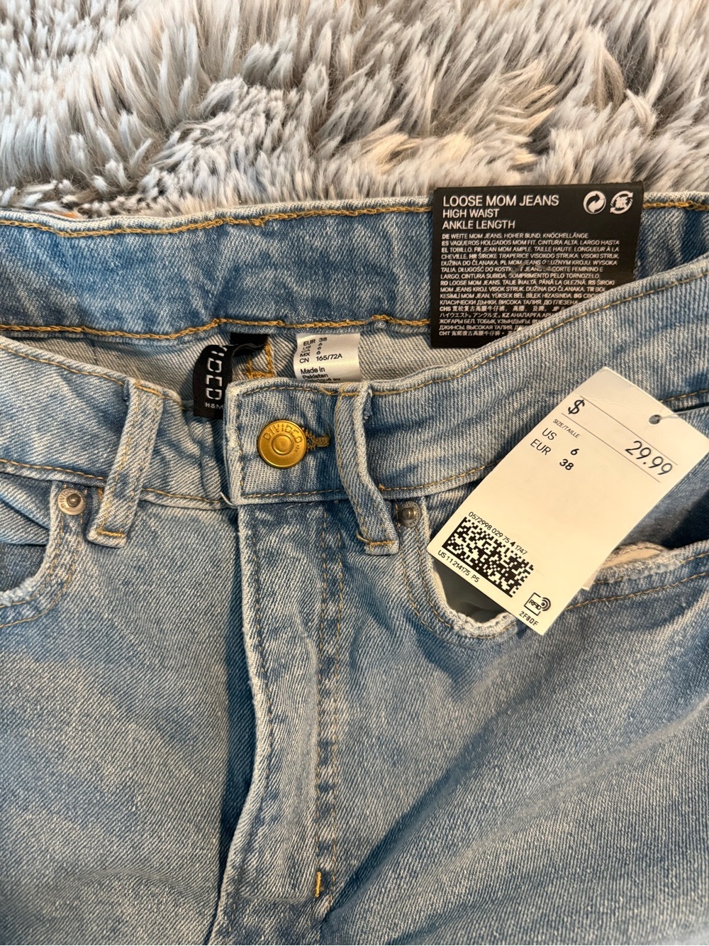 H&M Light Blue High-Waist Jeans - Picture 3 of 4